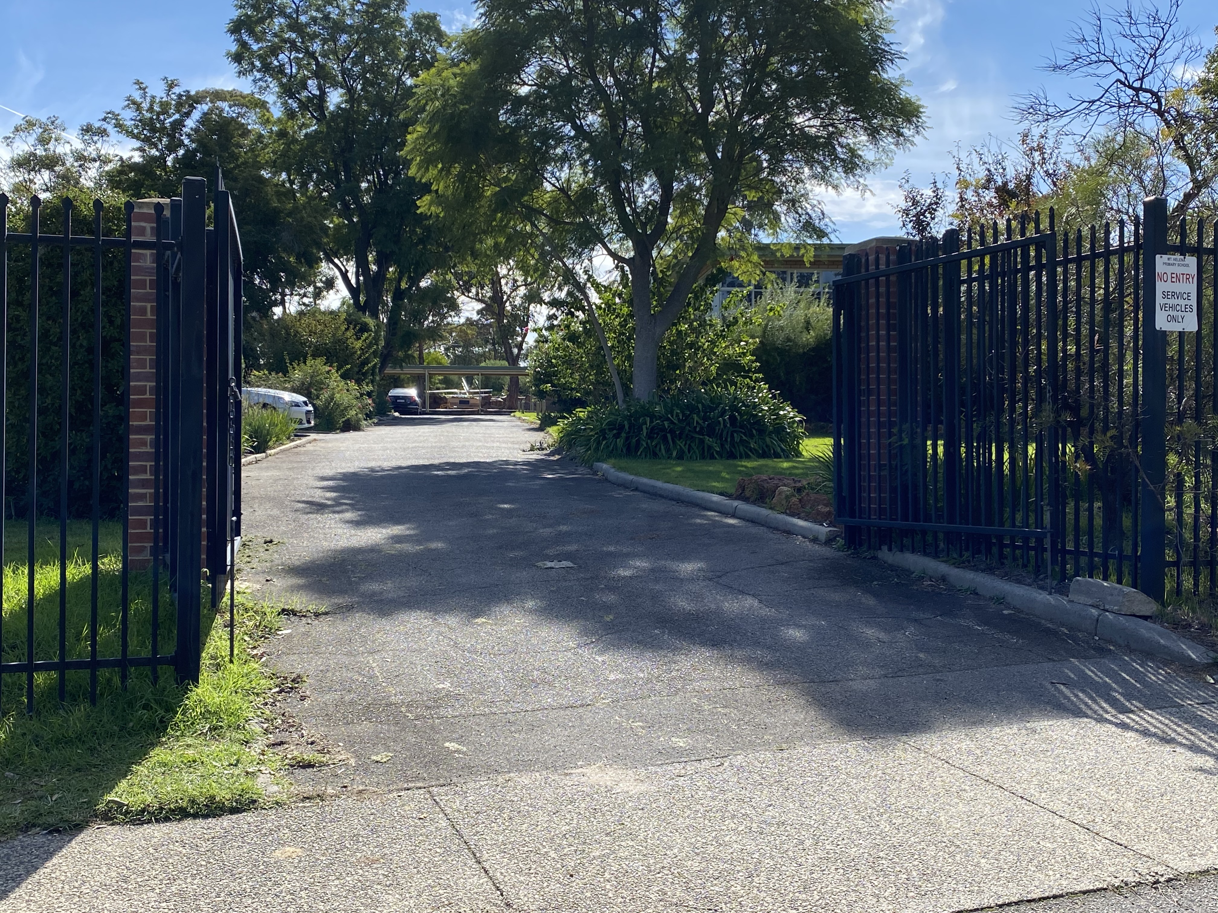 /uploaded_files/media/gallery/1589257714Visitor driveway - for enrolment .jpg